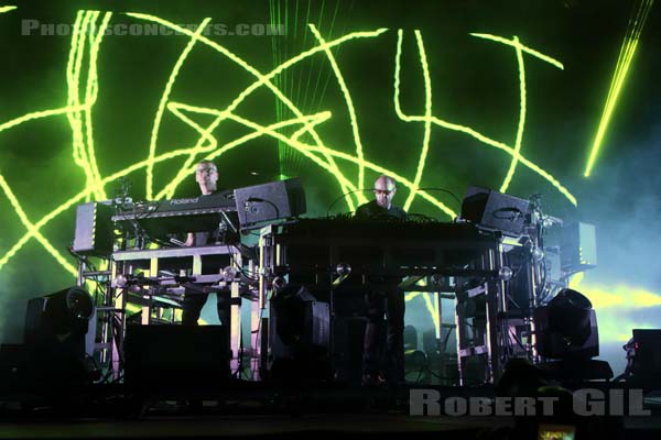 THE CHEMICAL BROTHERS - 2016-07-01 - HEROUVILLE SAINT CLAIR - Chateau de Beauregard - Scene Beauregard - 